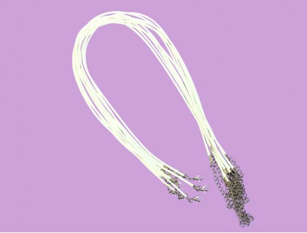 Шнурок из экокожи с застежкой 2,0 мм (белый)