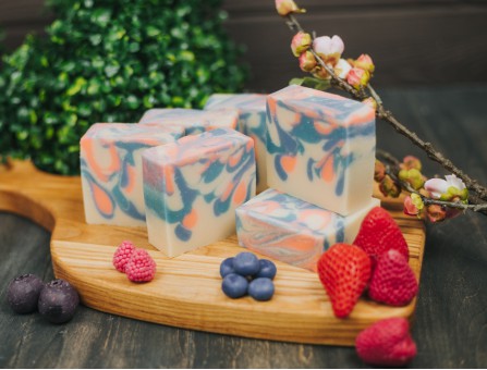 Мыло ручной работы "Ягодный Физз"