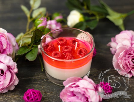 Свеча ручной работы Десерт малиновый"