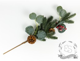 Гілочка ялинки з евкаліптом, шишками та ягодами Гілочка ялинки з евкаліптом, шишками та ягодами